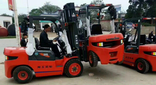 苏州相城区叉车租赁电话 大型货物装卸靠谱服务商在哪找？